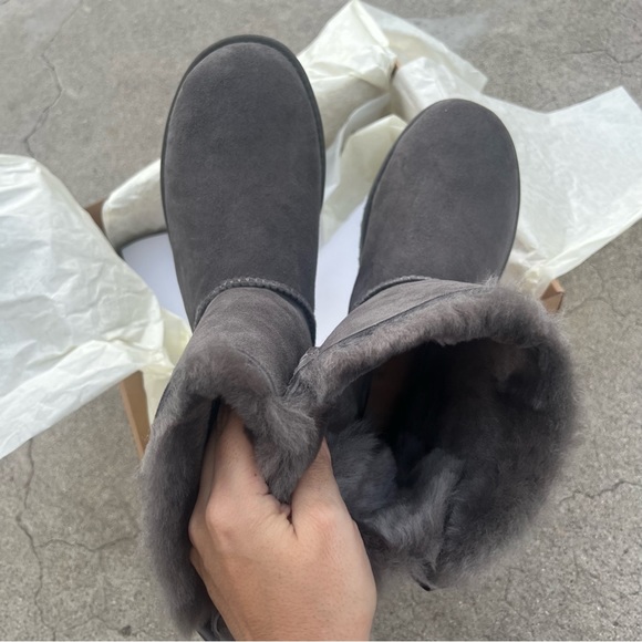 Ugg authentic Bailey bow womens new 100% authentic - Picture 3 of 5